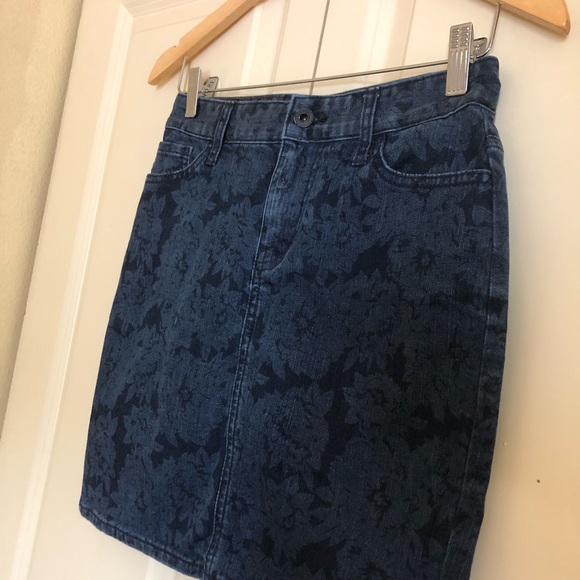 Tommy Hilfiger blue floral pattern Jean skirt 4 - Picture 2 of 5